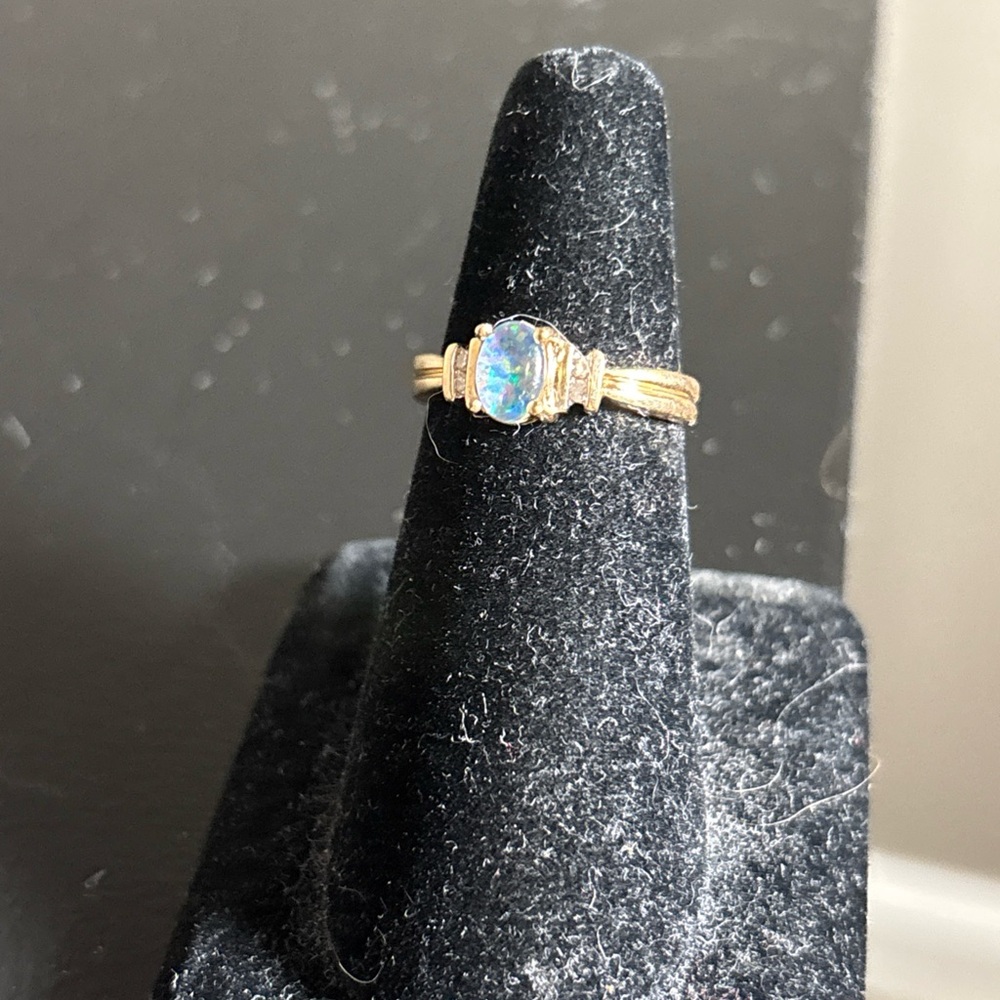 Dazzling Opal Gold Ring - Picture 5 of 7
